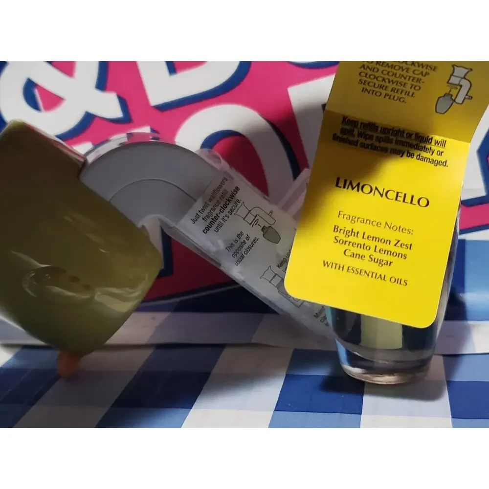 BBW Yellow Chick Easter Fragrance Wallflower Plug In w. Limoncello Refill